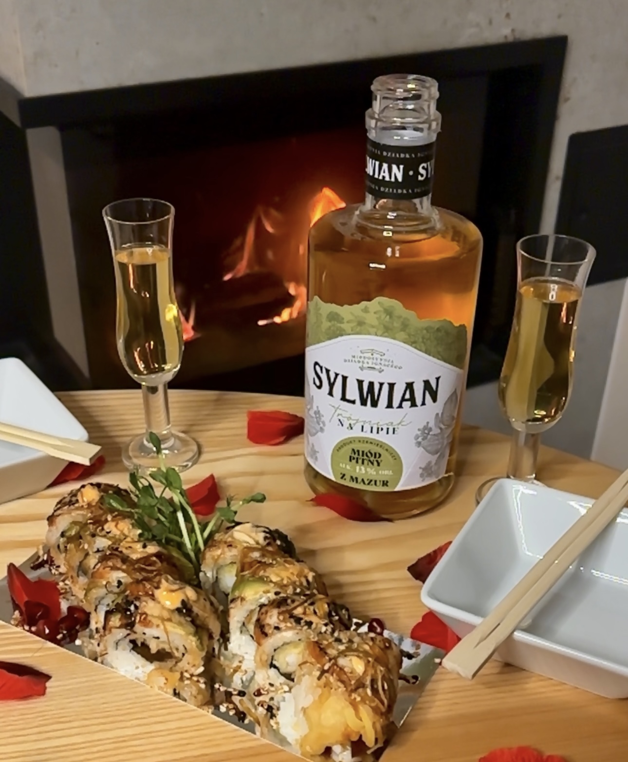 Miód pitny do sushi – czy to dobre połączenie? Sprawdź, jak podać miód pitny SYLWIAN do sushi